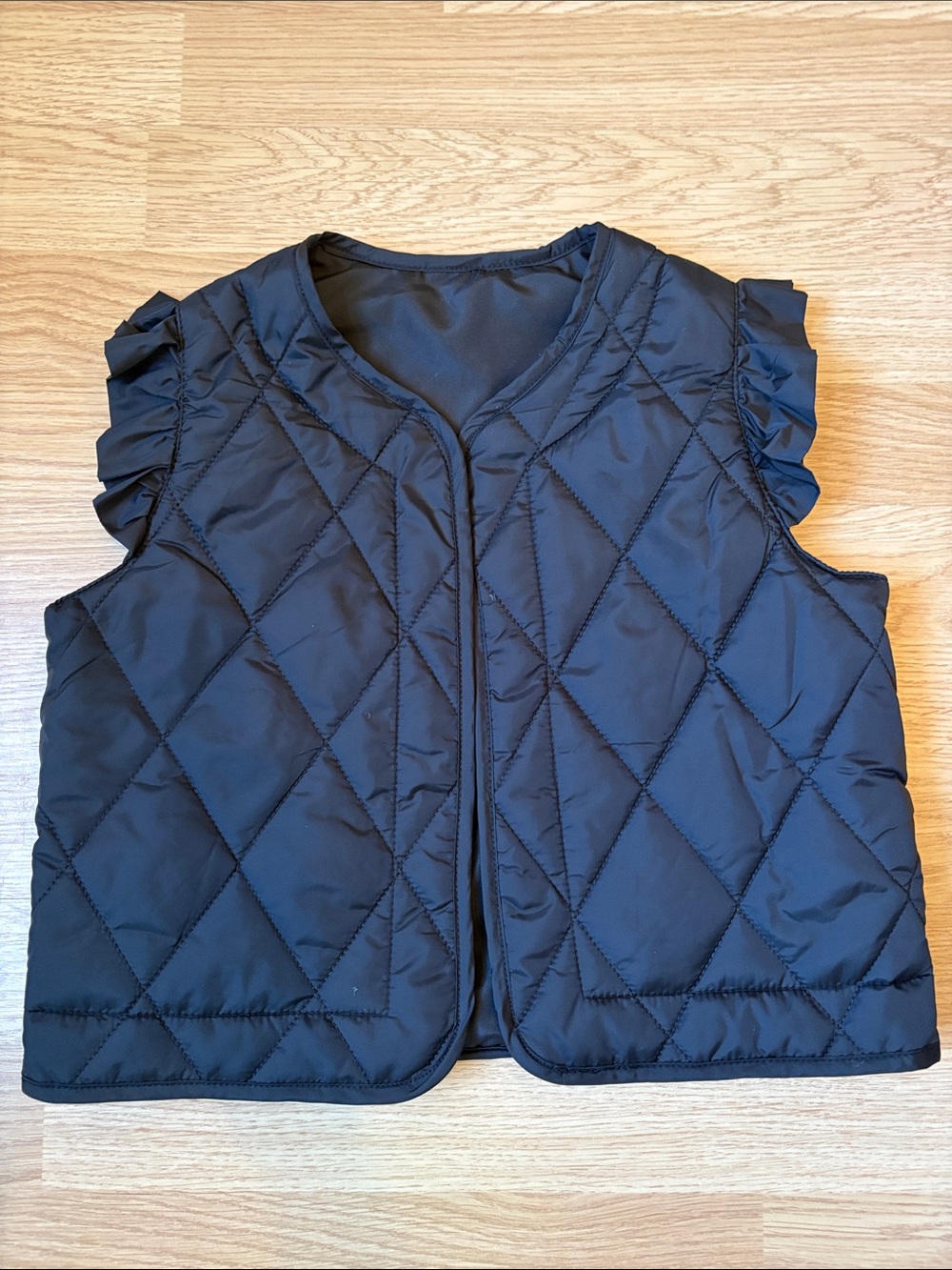 SHEIN Black Quilted Ruffle Sleeve Vest for Kids
